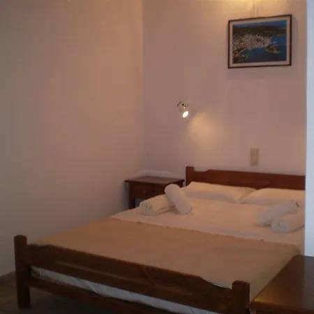 Paraschos Apartament *